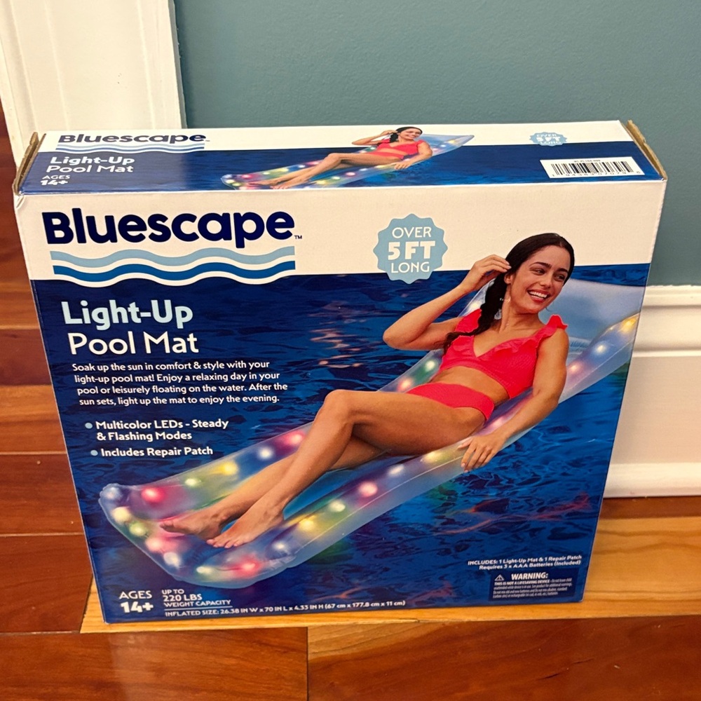 Light-Up Pool Mat with Multicolor LEDs